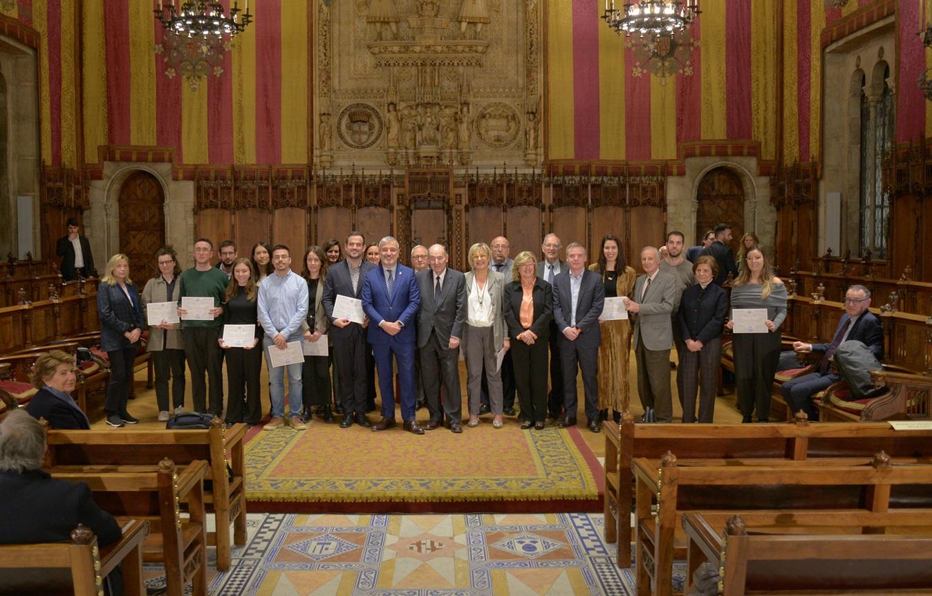 Amics del Pas celebra l'acte de lliurament de premis Amics del Pas, que enguany compleix deu anys. Durant una dcada, l'entitat bicentenria ha destinat ms d'un mili d'euros en fomentar l'excellncia investigadora i la igualtat d'oportunitats