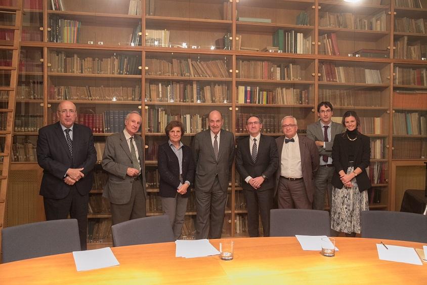 D'esquerra a dreta Mart Parellada, Joan Maj, Maria Rosa Malet, Miquel Roca, Jaume Gir, Carles Duarte, Guifr Lloses, Lourdes Amig