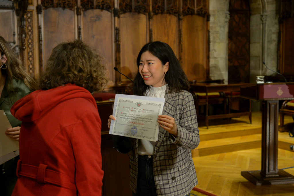 Ganadora ayuda de beca de Amics del País. Edición 2022