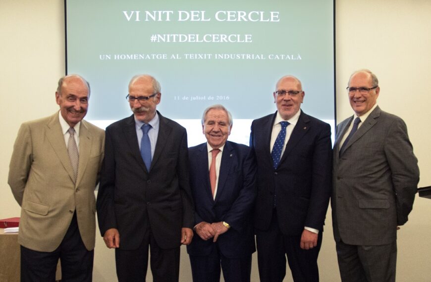 Jordi Baiget, conseller de Empresa y Ocupación, hace la entrega de los premios Nit del Cercle 2016