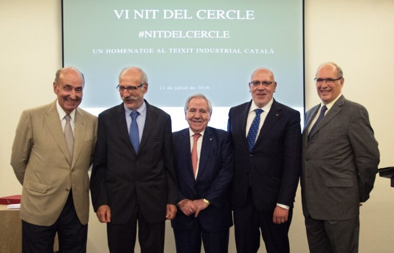 Jordi Baiget, conseller de Empresa y Ocupación, hace la entrega de los premios Nit del Cercle 2016