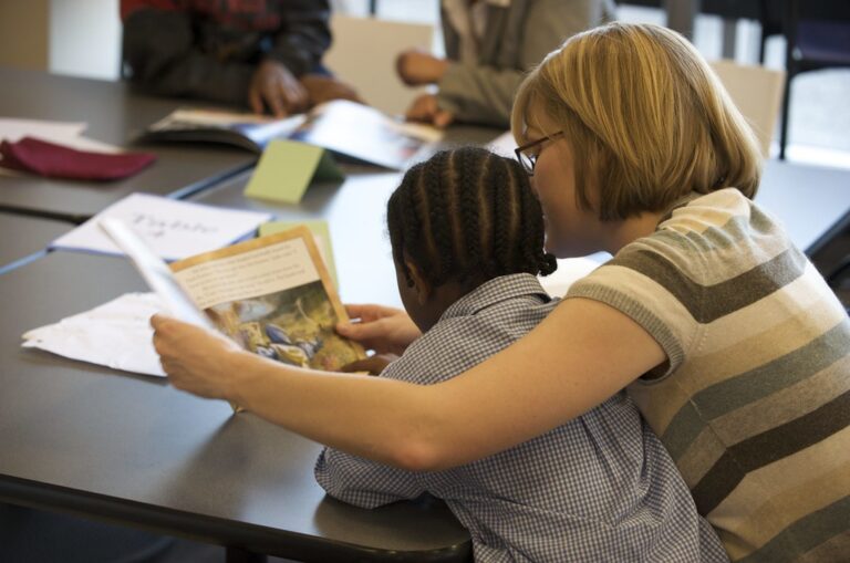 ‘Desafiaments actuals dels docents’ | Debate Amics del País