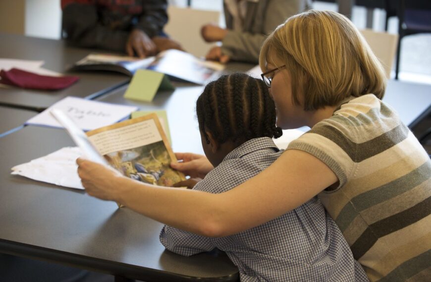 ‘Desafiaments actuals dels docents’ | Debate Amics del País
