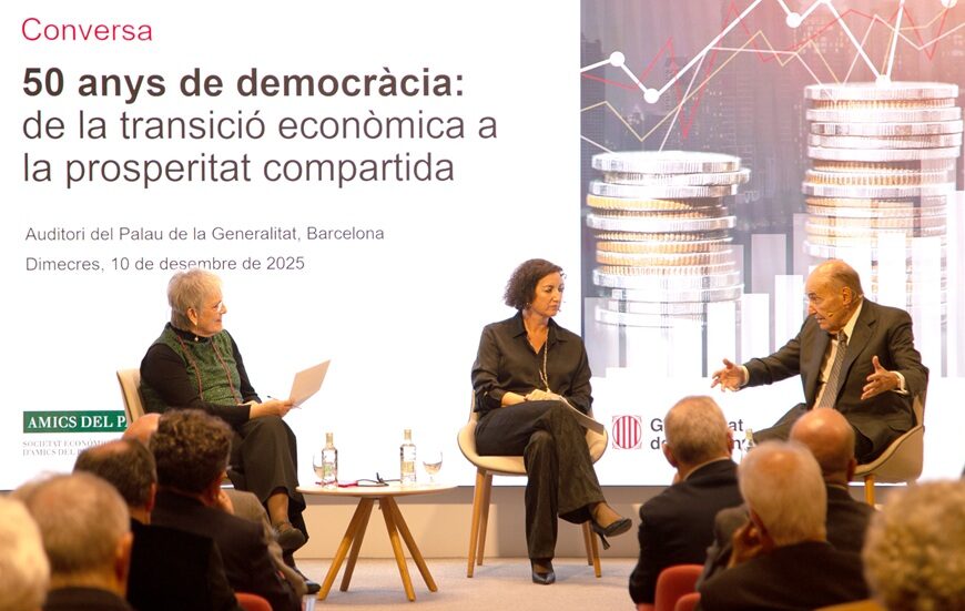 D'esquerra a dreta: la periodista Milagro Pérez Oliva, la consellera Alícia Romero i el president d'Amics del País, Miquel Roca i Junyent