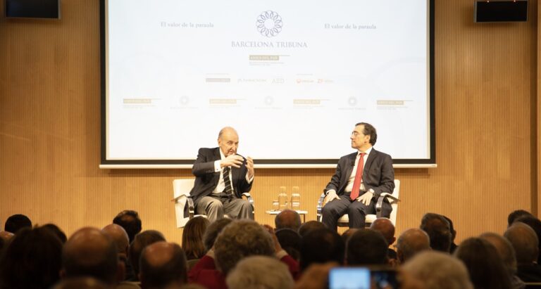 Barcelona Tribuna "Europa: ara què?". Diàleg entre el Ministre José Manuel Albares i Miquel Roca i Junyent