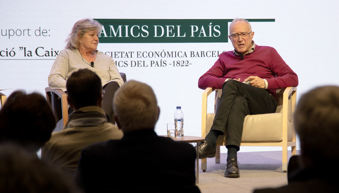 Debat Amics del País amb Salvador Cardús, Àngels Cadena Bordoll i Mònica Santamaria